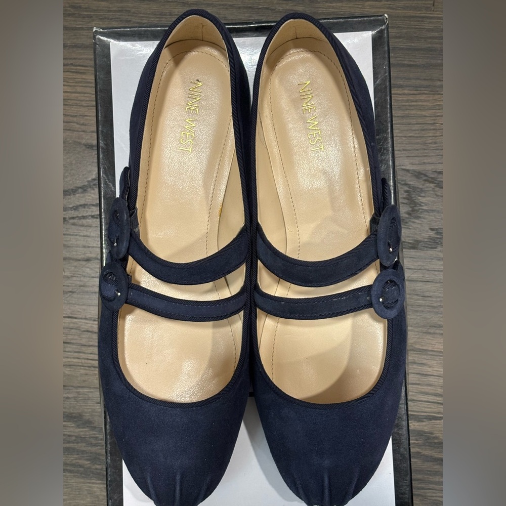 *New* Nine West Navy Blue Flats (Size 8.5)